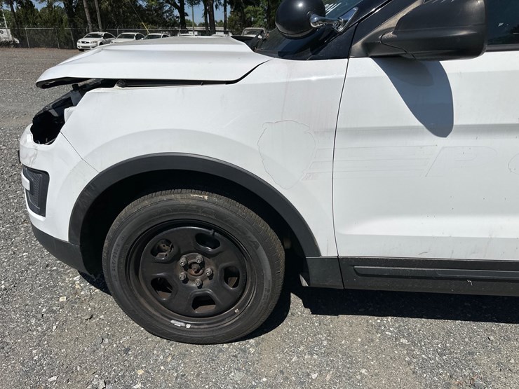 2019-ford-explorer-image-13