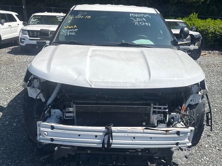 2019-ford-explorer-image-7