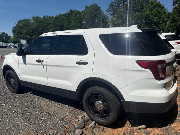 2017-ford-explorer-image-11