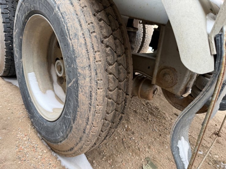 2011-dragon-4-axle-crude-trailer-image-9