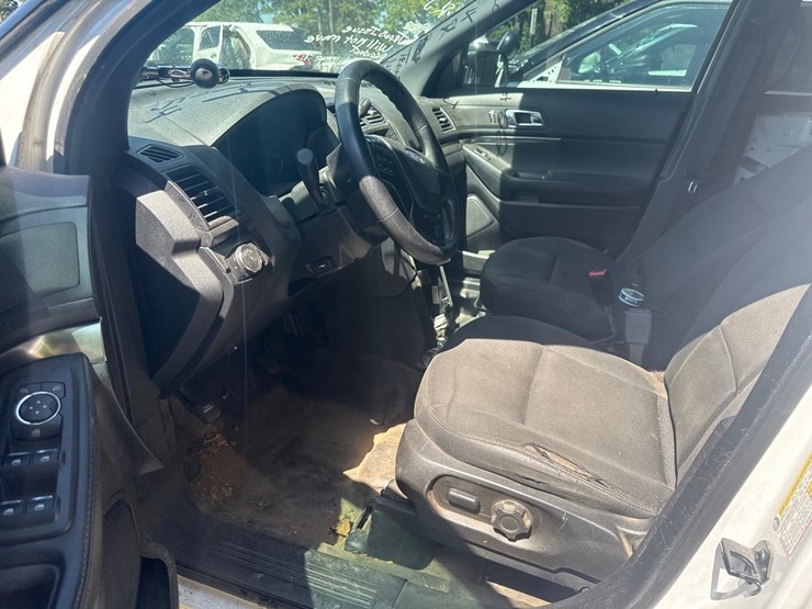 2017-ford-explorer-image-23