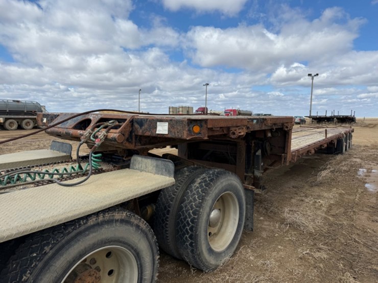2010-.-triaxle-lowboy-image-1