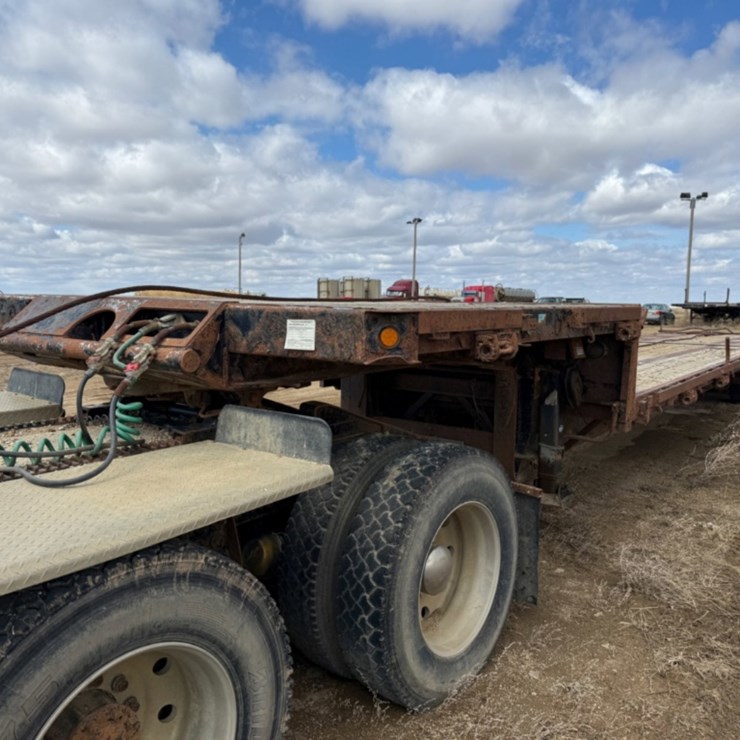 2010 . TRIAXLE LOWBOY