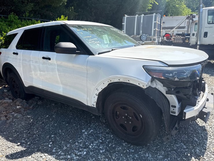2022-ford-explorer-image-12