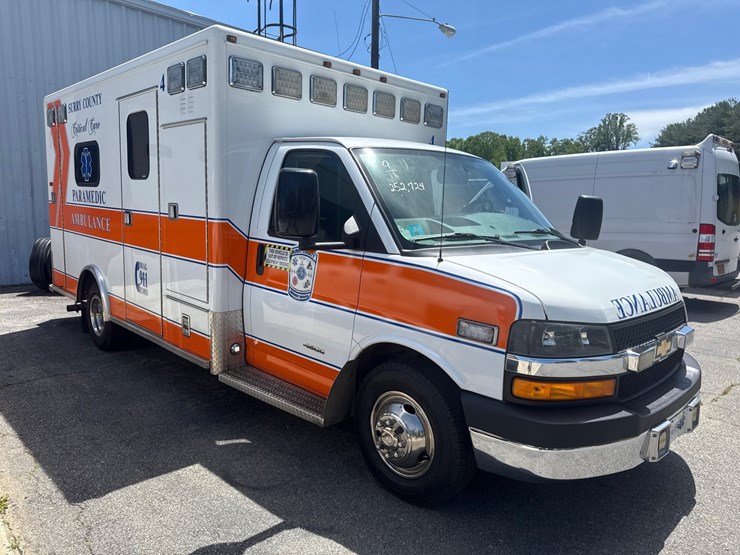 #9-•-2017-chevrolet-ambulance-4500-image-1