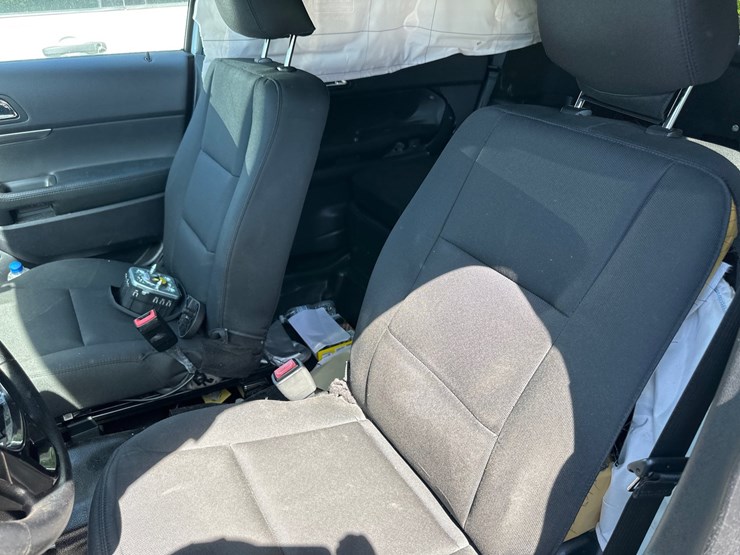 2019-ford-explorer-image-22