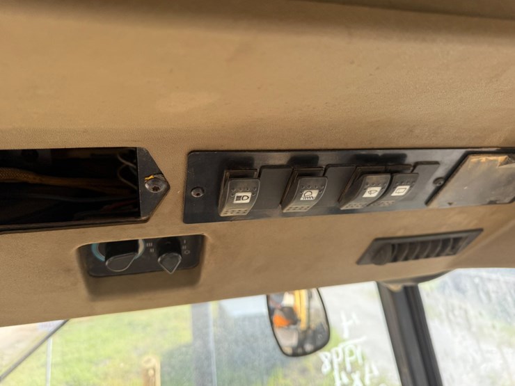 1998-caterpillar-426c-image-9