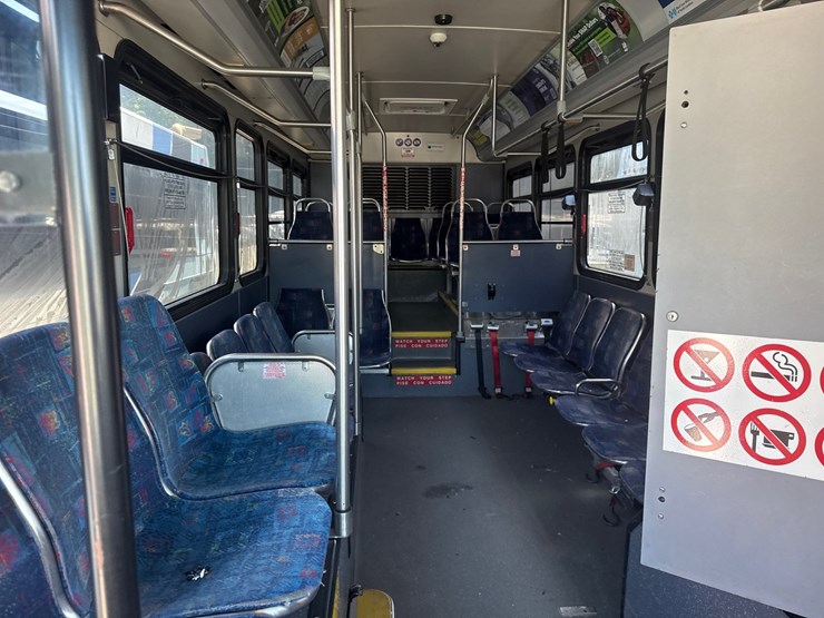 2012-gillig-low-floor-image-27