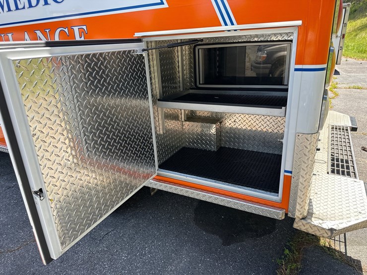 #8-•-2017-chevrolet-ambulance-4500-image-47