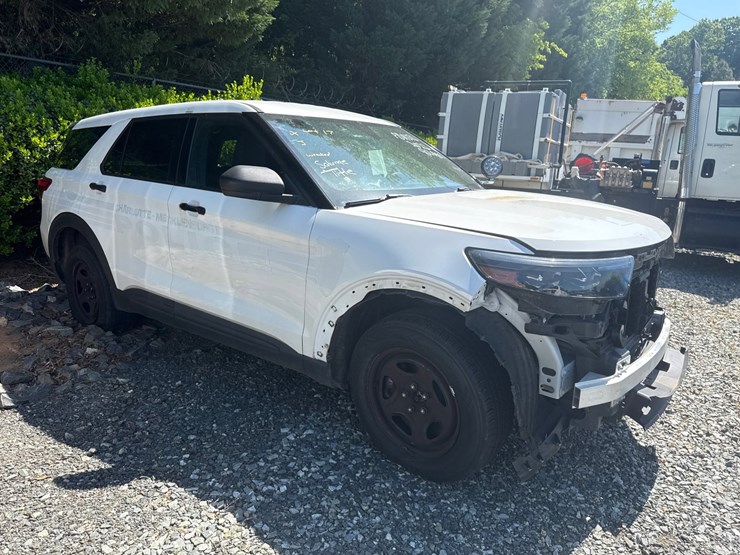 2022-ford-explorer-image-1