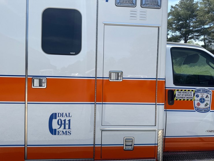 #9-•-2017-chevrolet-ambulance-4500-image-34