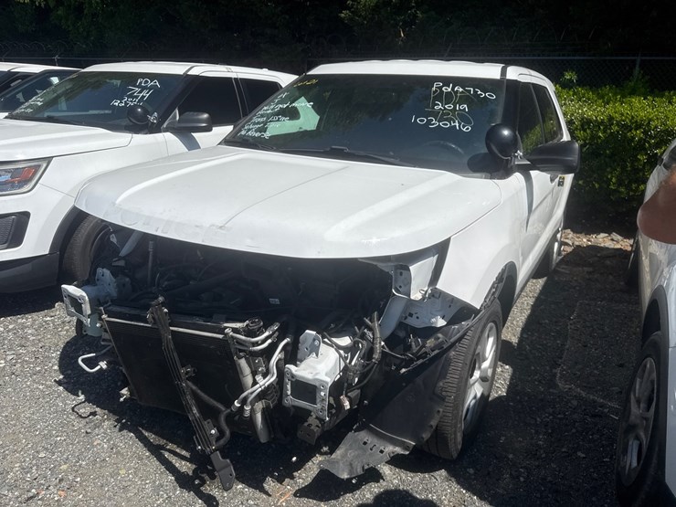 2019-ford-explorer-image-37