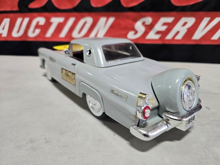 #402-•-jim-beam-1956-ford-t-bird-decanter-image-4