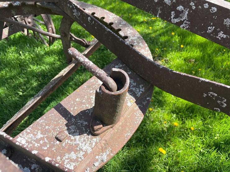 #5621-•-antique-adjustable-height-and-angle-pull-behind-road-grader-image-8