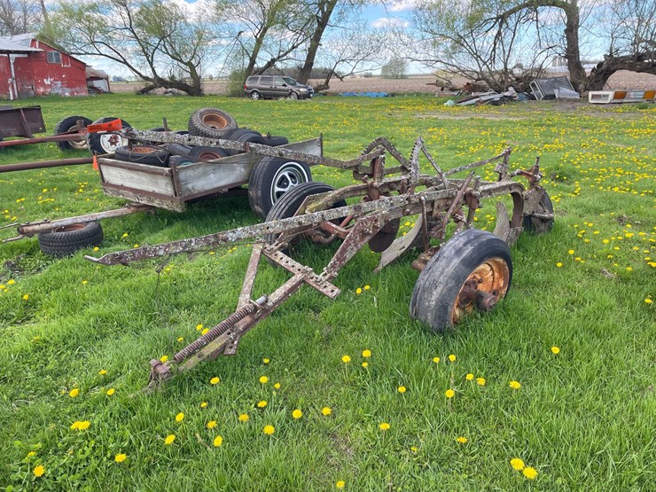 #5586-•-moldboard-plow-image-1