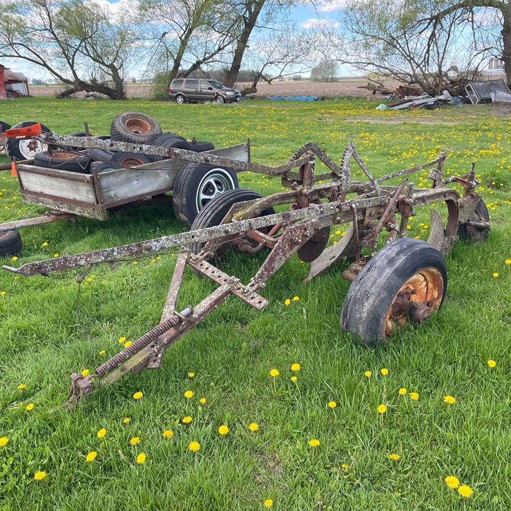#5586 • Moldboard Plow