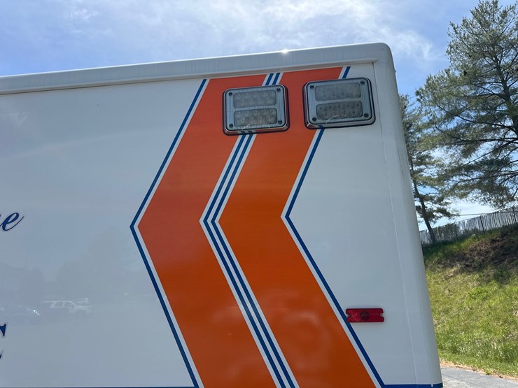 #8-•-2017-chevrolet-ambulance-4500-image-31