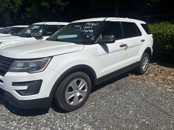 2017-ford-explorer-image-1