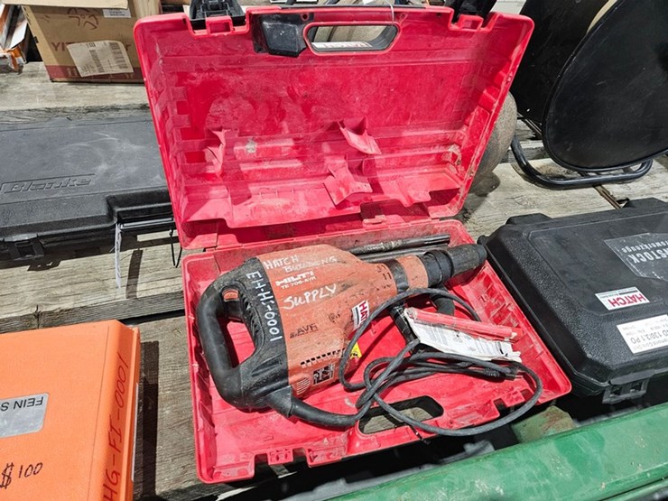 #32-•-hiliti-te706-avr-chipping-hammer-image-1