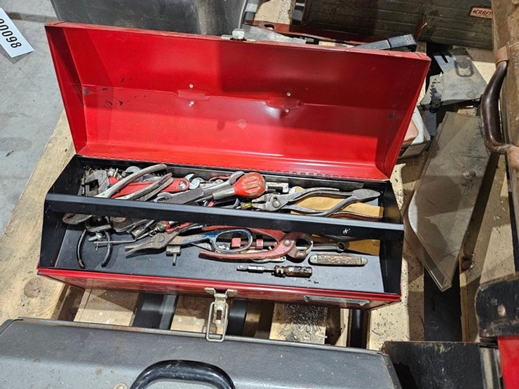 #97-•-pallet-of-hand-tools-and-tool-boxes-image-7