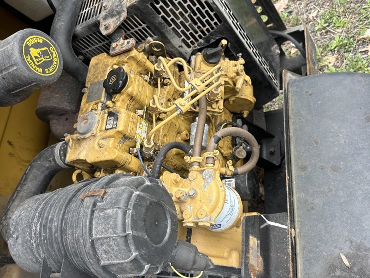 2015-caterpillar-c11-image-3