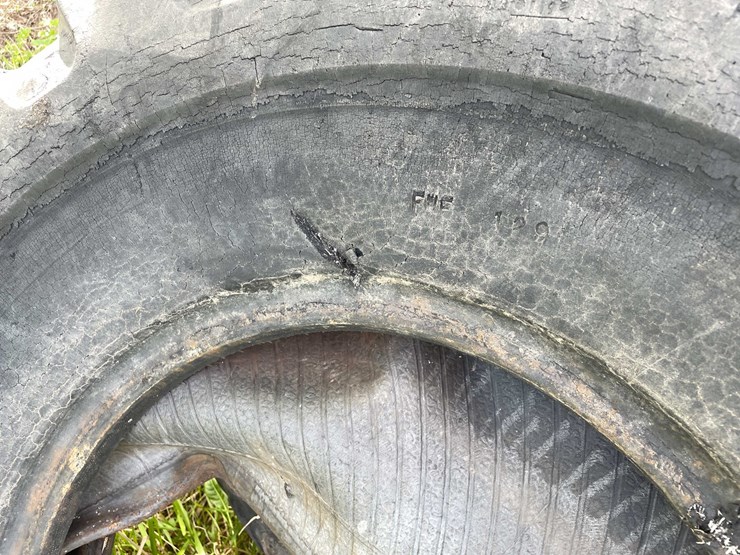 #5604-•-(6)-excavator-tires-image-4