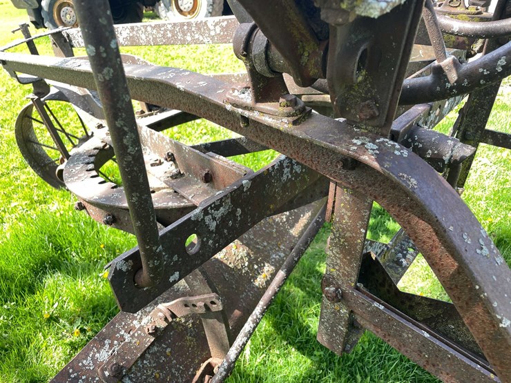 #5621-•-antique-adjustable-height-and-angle-pull-behind-road-grader-image-17