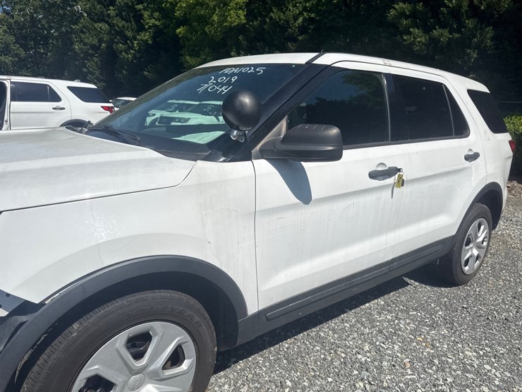 2019-ford-explorer-image-9