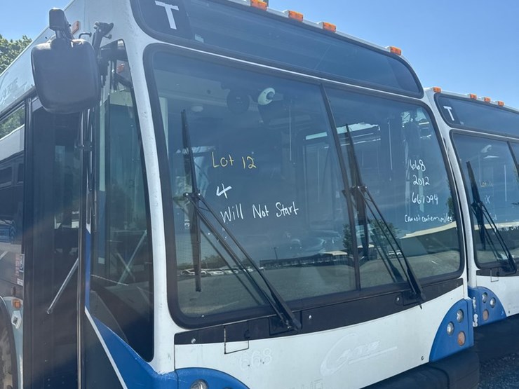 2012-gillig-low-floor-image-1