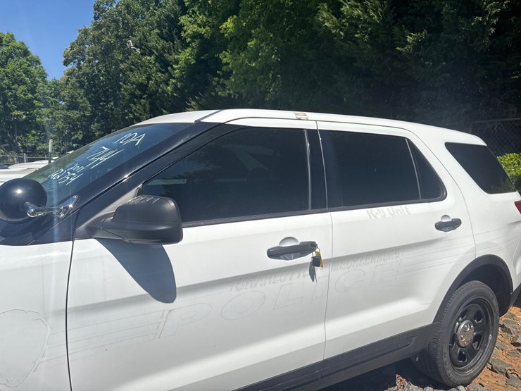 2017-ford-explorer-image-8