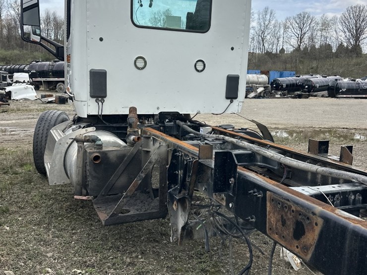 2019-peterbilt-567-image-4