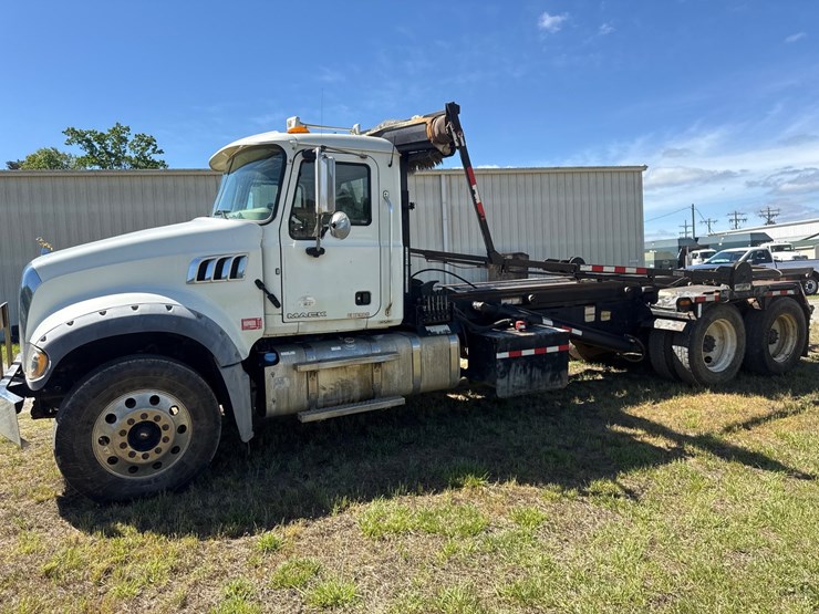 #1-•-2012-mack-roll-off-truck-image-7