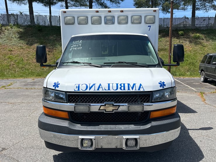 #8-•-2017-chevrolet-ambulance-4500-image-3