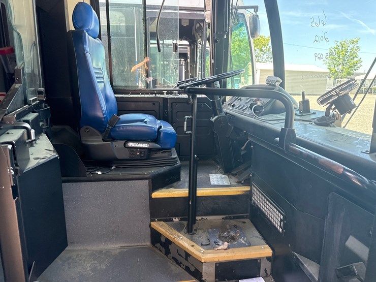 2012-gillig-low-floor-image-24