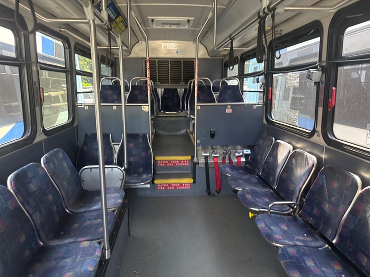 2012-gillig-low-floor-image-25