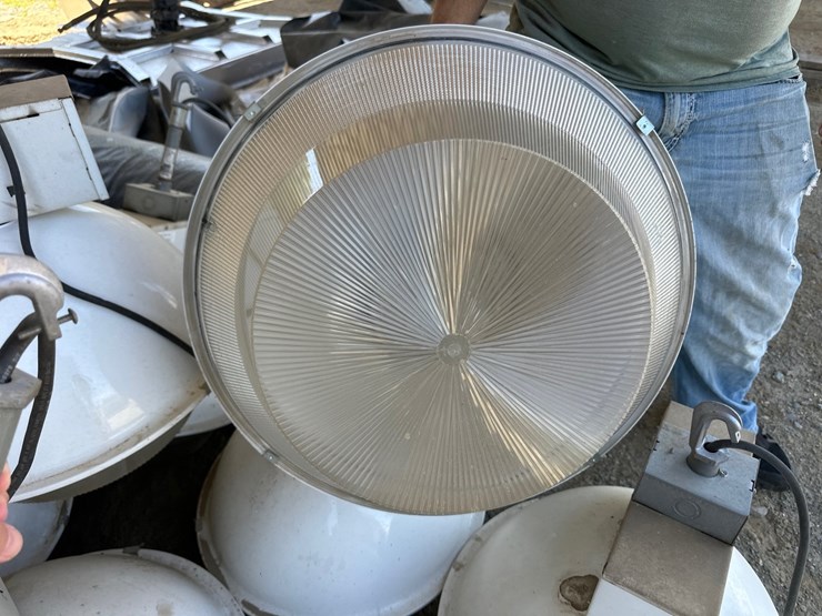 #47-•-large-white-lights-image-4
