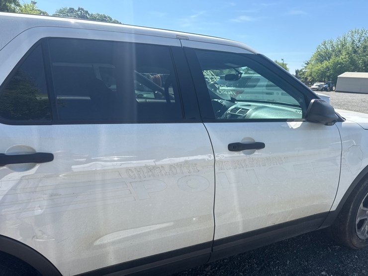 2019-ford-explorer-image-19