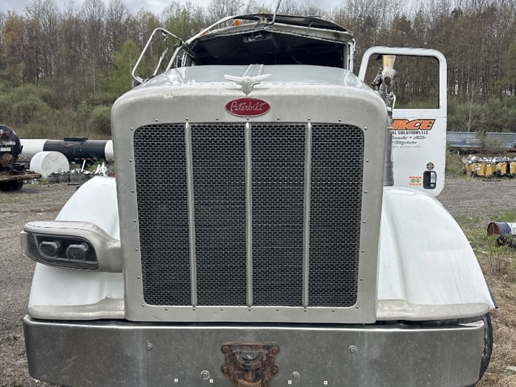 2012-peterbilt-388-image-4