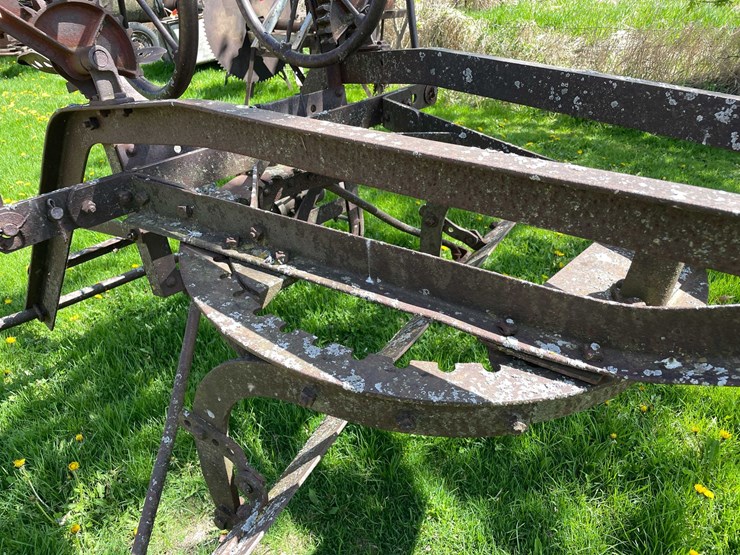 #5621-•-antique-adjustable-height-and-angle-pull-behind-road-grader-image-6