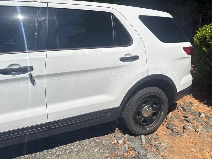 2017-ford-explorer-image-9