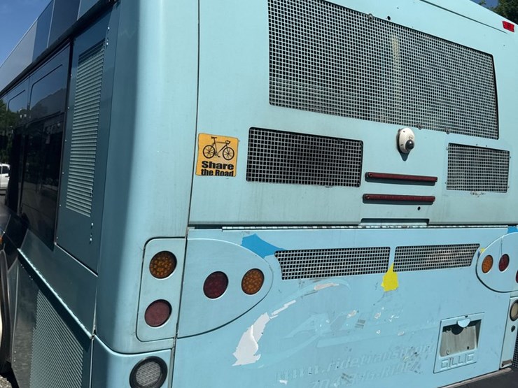2012-gillig-low-floor-image-9