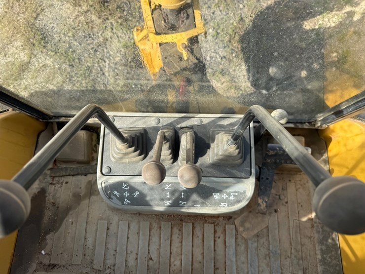 1998-caterpillar-426c-image-13