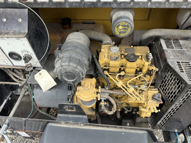 2015-caterpillar-c11-image-2