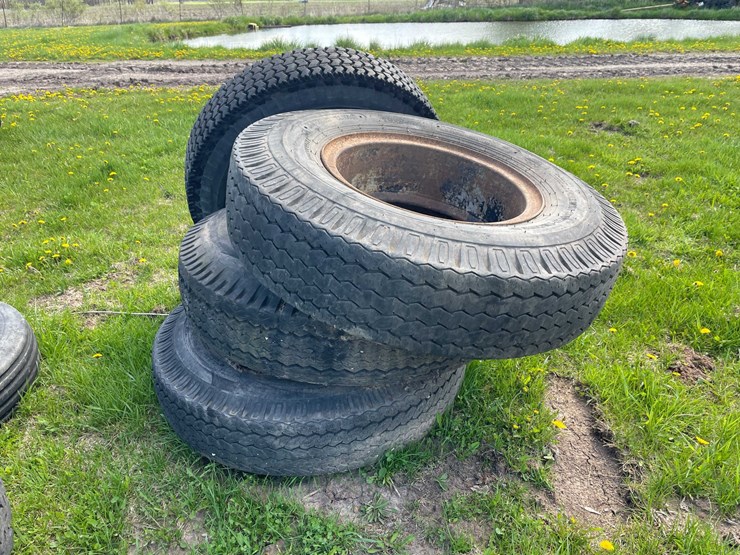 #5592-•-(4)-industrial-tires-image-4