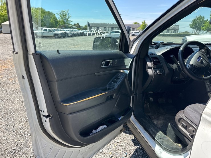 2019-ford-explorer-image-19