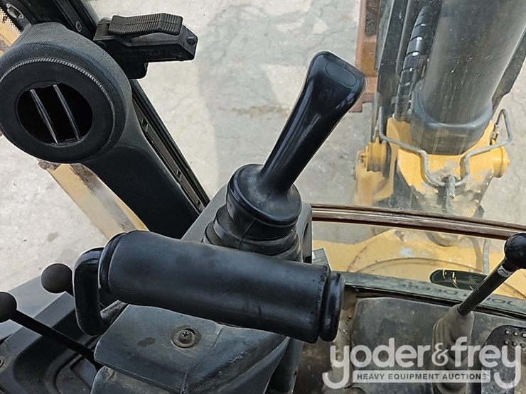 2014-deere-710k-image-40