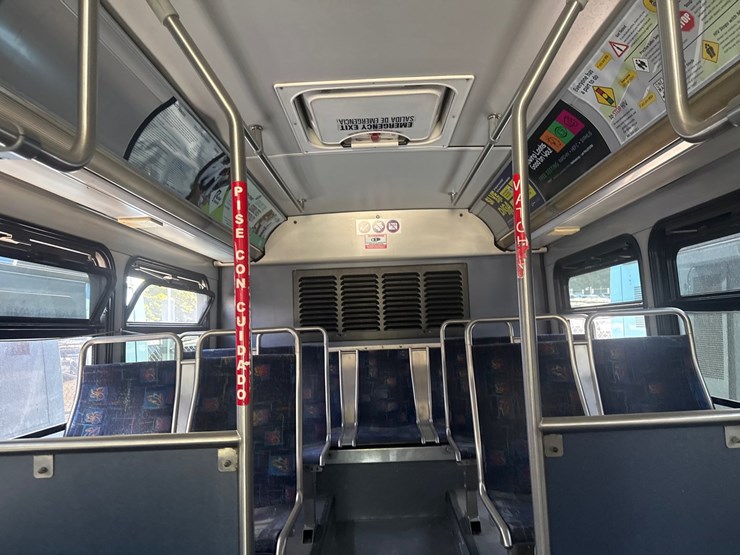 2007-gillig-low-floor-image-23