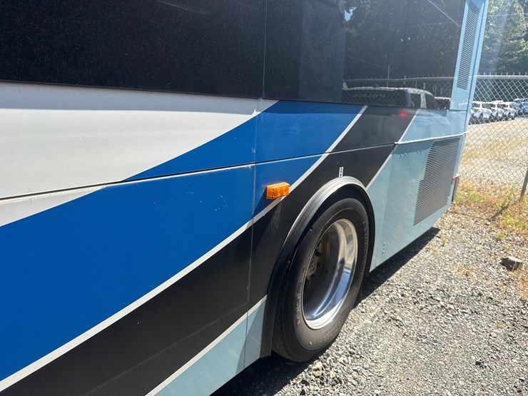 2012-gillig-low-floor-image-10