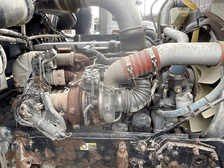 2012-peterbilt-388-image-3