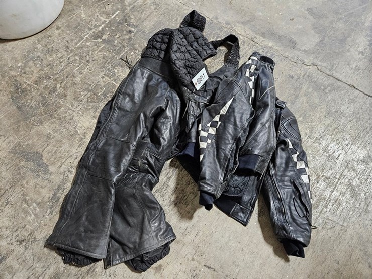 #11-•-ski-doo-leather-snow-suit-image-1